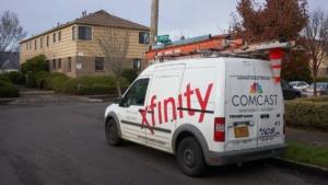Comcast hopes generous offers will slow internet customer losses