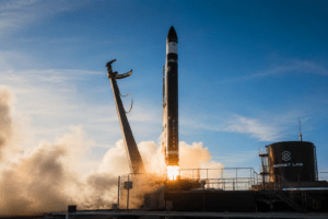 Rocket Lab stock is soaring, and a rare pattern points to gains; but there’s a catch