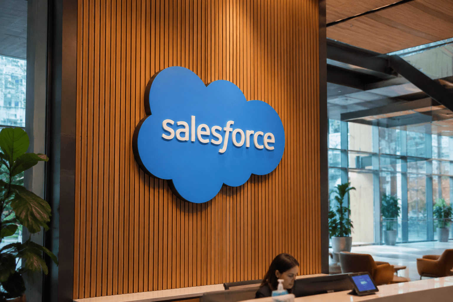 Salesforce stock hits a crucial resistance ahead of earnings: what next?