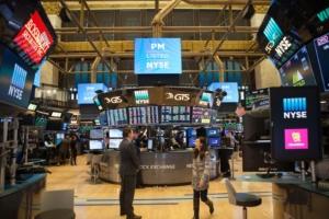 Stock Indices Waver on Strength in Chipmakers vs Weakness in Software Companies